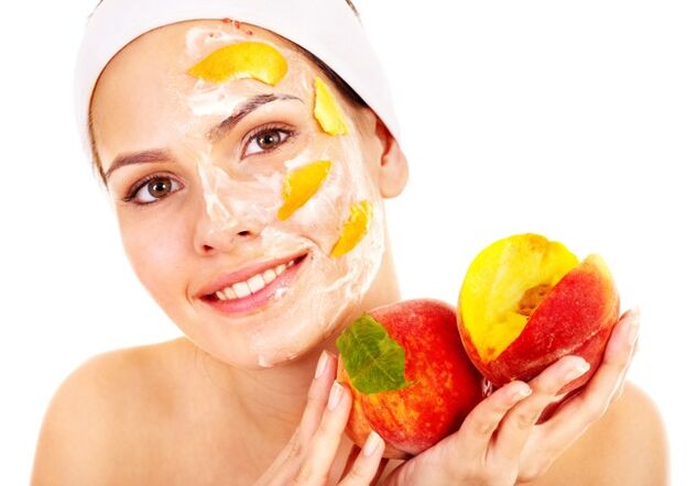 Η μάσκα φρούτων είναι ένας πολύ καλός τρόπος για να λευκάνει, να θρέψει και να αναζωογονήσει το δέρμα του προσώπου. 
