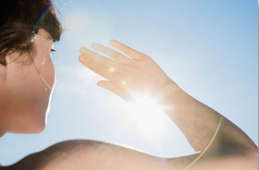 Η έκθεση στον ήλιο στο δέρμα επιταχύνει τη γήρανση του δέρματος